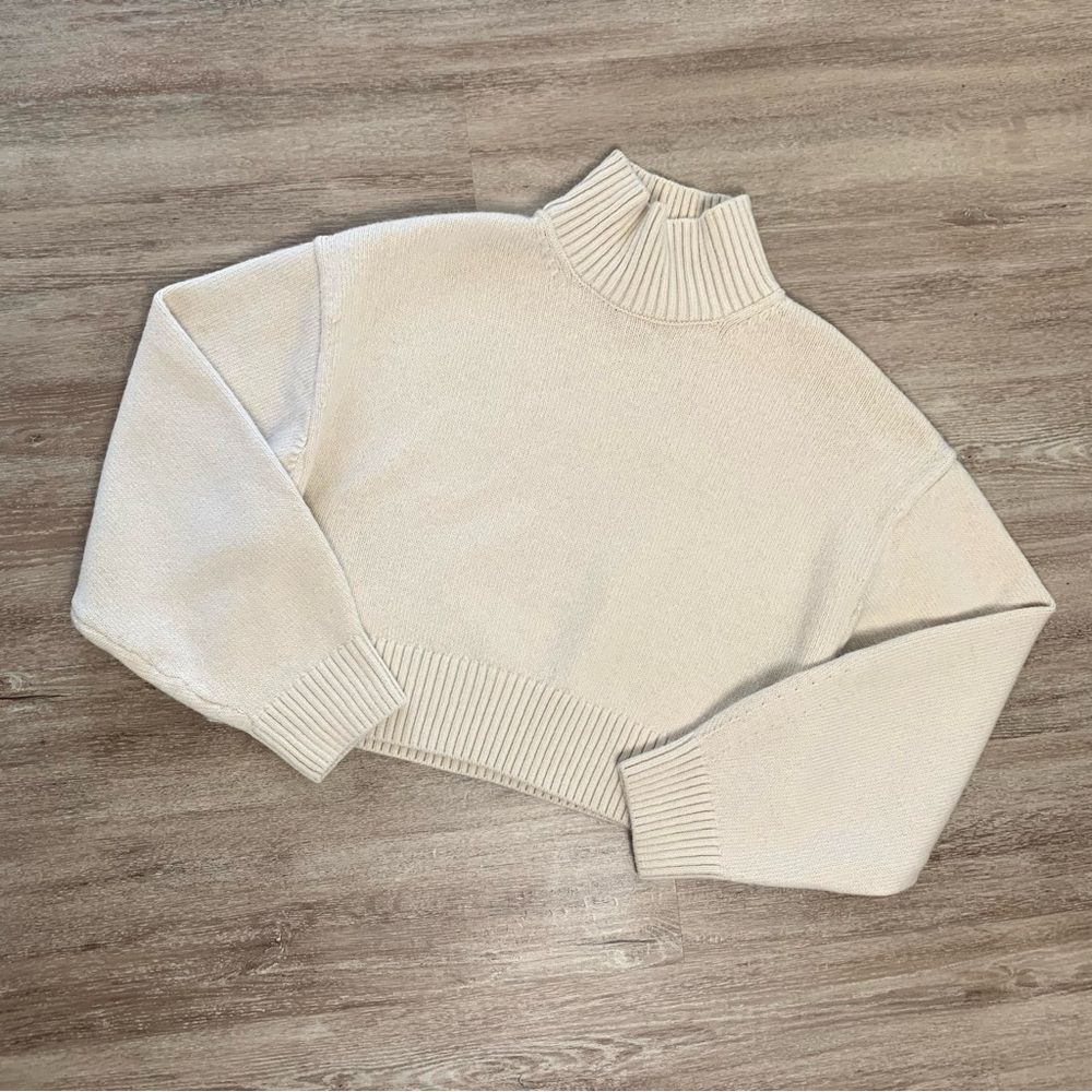 H&M Cream Cropped Knit Turtleneck Sweater XS Cozy